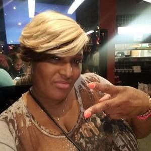 Meet your Posher, Leslie